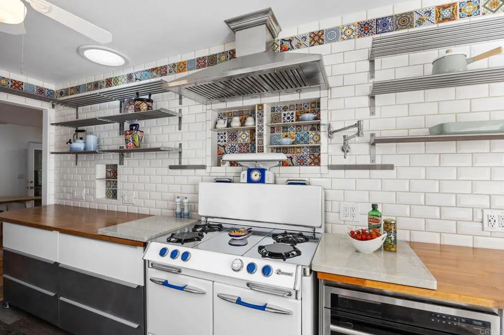 https://cdn.realtyfeed.com/cdn/127/306735962/08aec6637fc3d6a60950e6ef0c378abb.webp