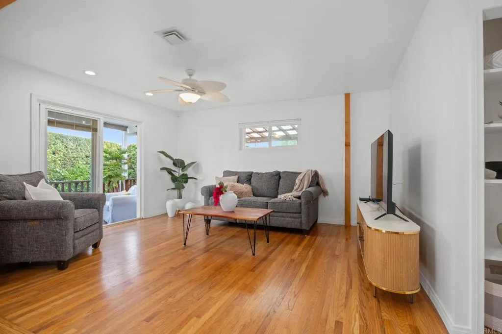 https://cdn.realtyfeed.com/cdn/127/306735962/241599c47df711df0a68a5aa7ce7faaa.webp