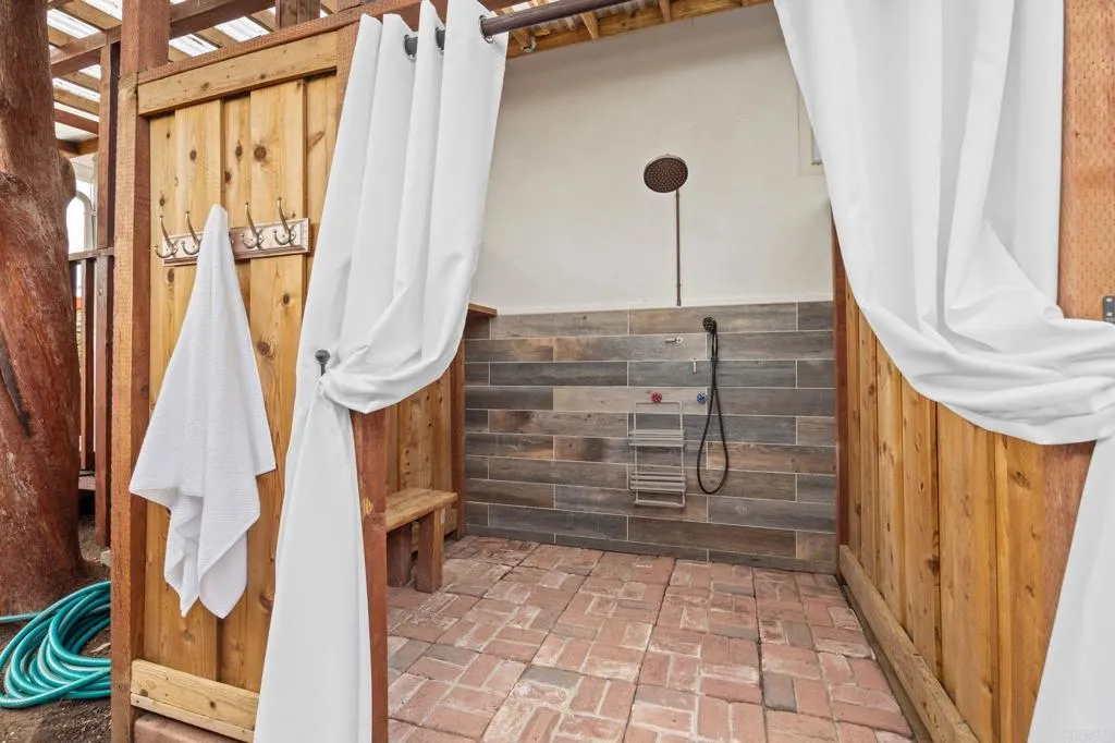 https://cdn.realtyfeed.com/cdn/127/306735962/29a141db00912706f34f6938374e378a.webp