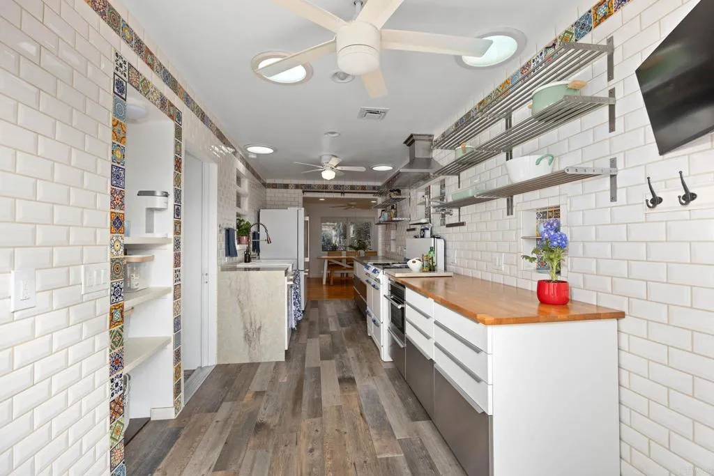 https://cdn.realtyfeed.com/cdn/127/306735962/77b5b2d342c495cb8edb7c77167ed9c3.webp