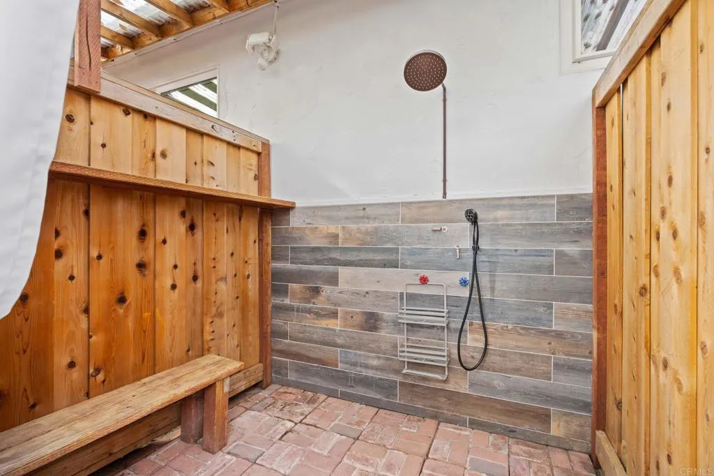 https://cdn.realtyfeed.com/cdn/127/306735962/94f5c3cf01280b4c2552ae9aad9077e0.webp