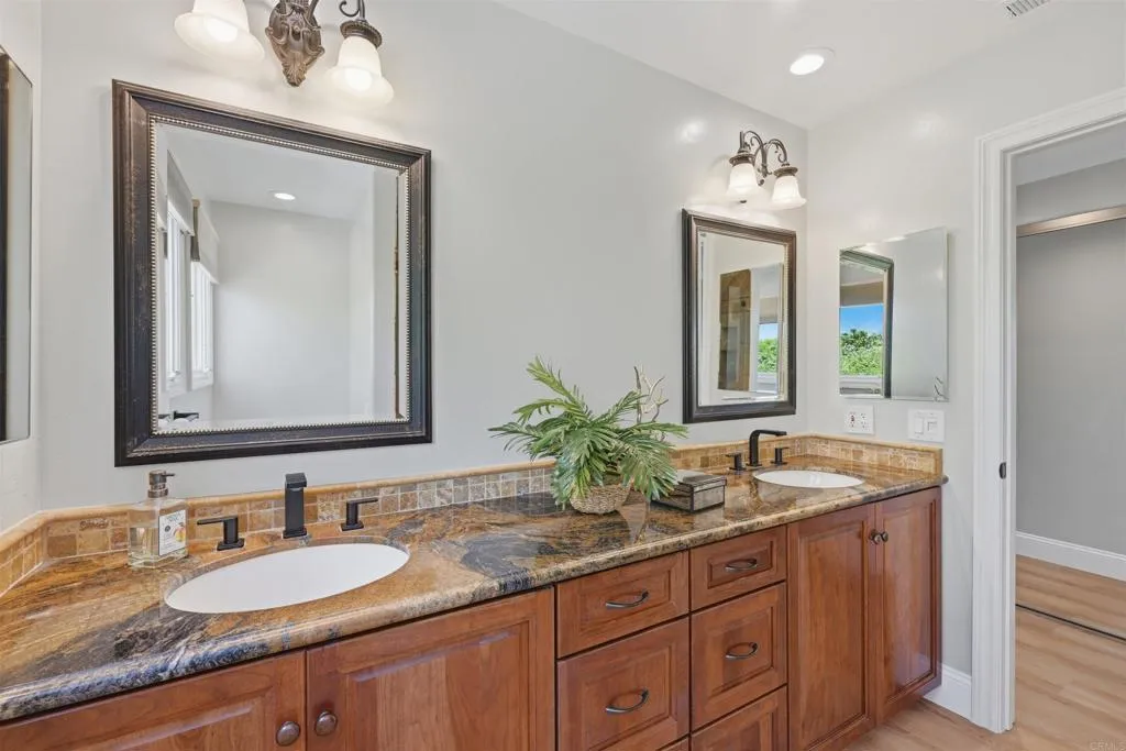 https://cdn.realtyfeed.com/cdn/127/306735964/221e54402c4d692aea91b24b5ece05c0.webp