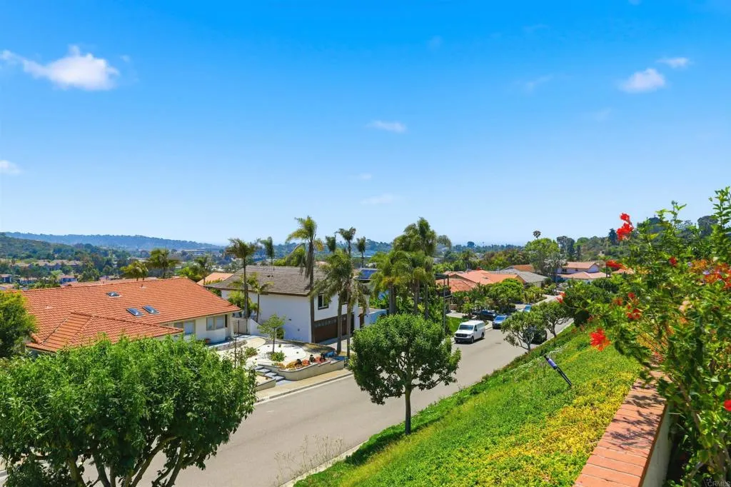 https://cdn.realtyfeed.com/cdn/127/306735964/e16c97d685c6f2b02882594fde4cd29c.webp