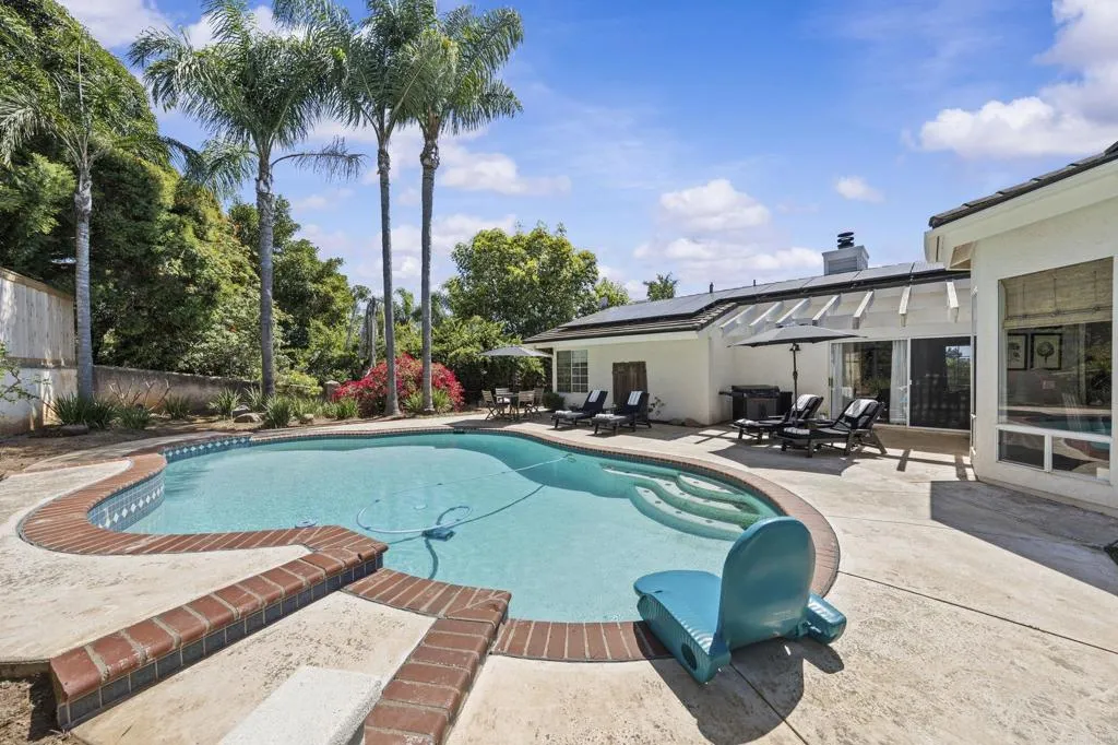 https://cdn.realtyfeed.com/cdn/127/306735977/10b30c0a887bb2a83010ad12ef65fbd8.webp