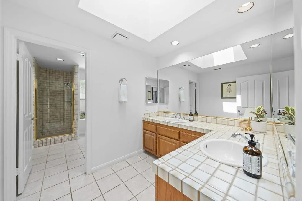 https://cdn.realtyfeed.com/cdn/127/306735977/186ac4e8cbcfcf63106835ef261e500e.webp