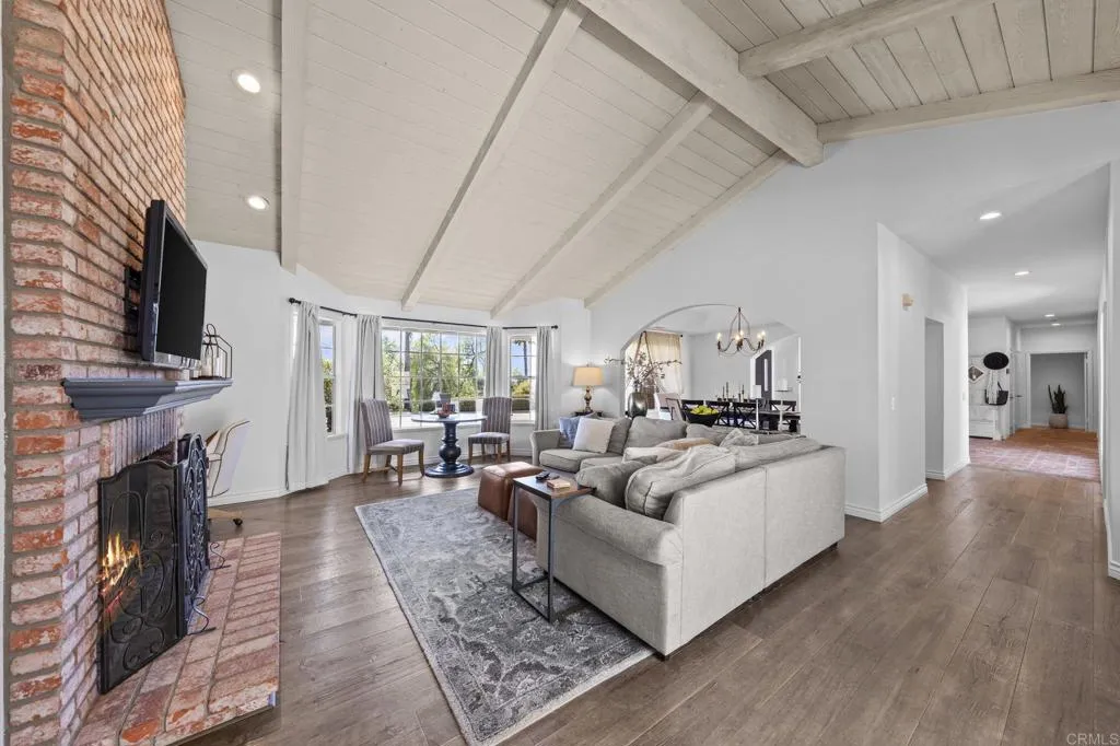 https://cdn.realtyfeed.com/cdn/127/306735977/25233de7e4ed957fc4c4d957f1f222e1.webp