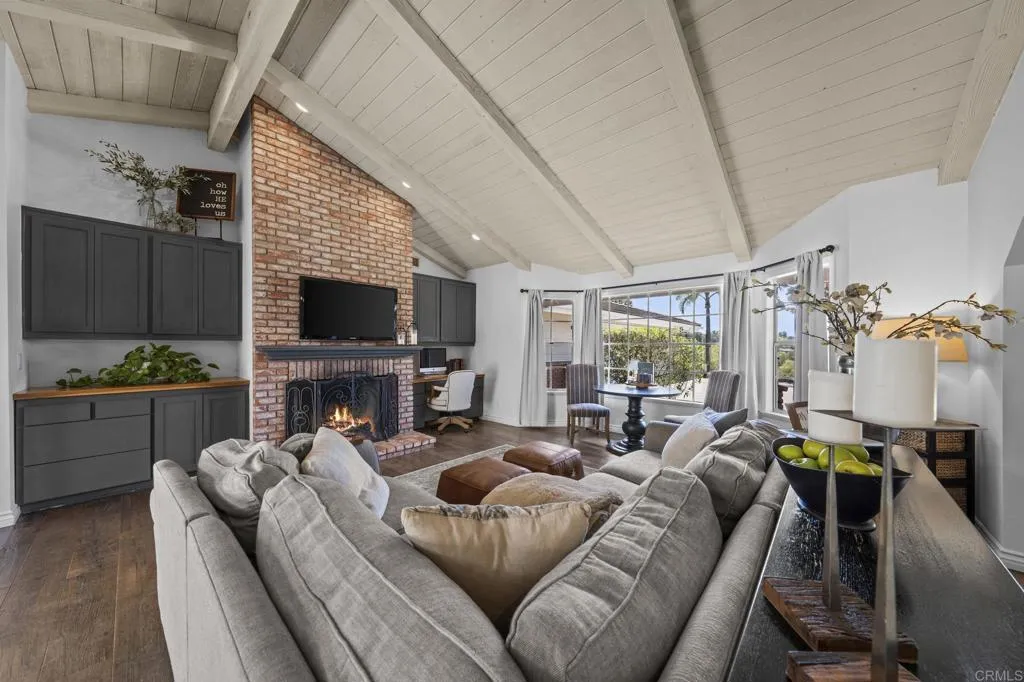 https://cdn.realtyfeed.com/cdn/127/306735977/412630fafa6df875a7a379ca79067517.webp