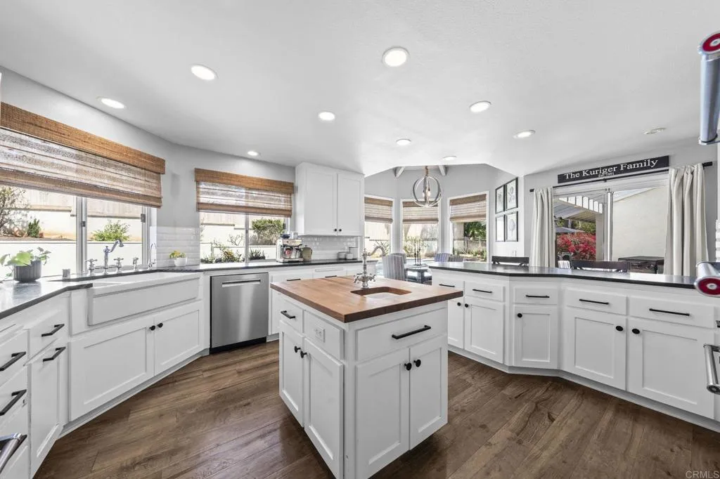 https://cdn.realtyfeed.com/cdn/127/306735977/5a294693f78ae15111edd917a1230acc.webp