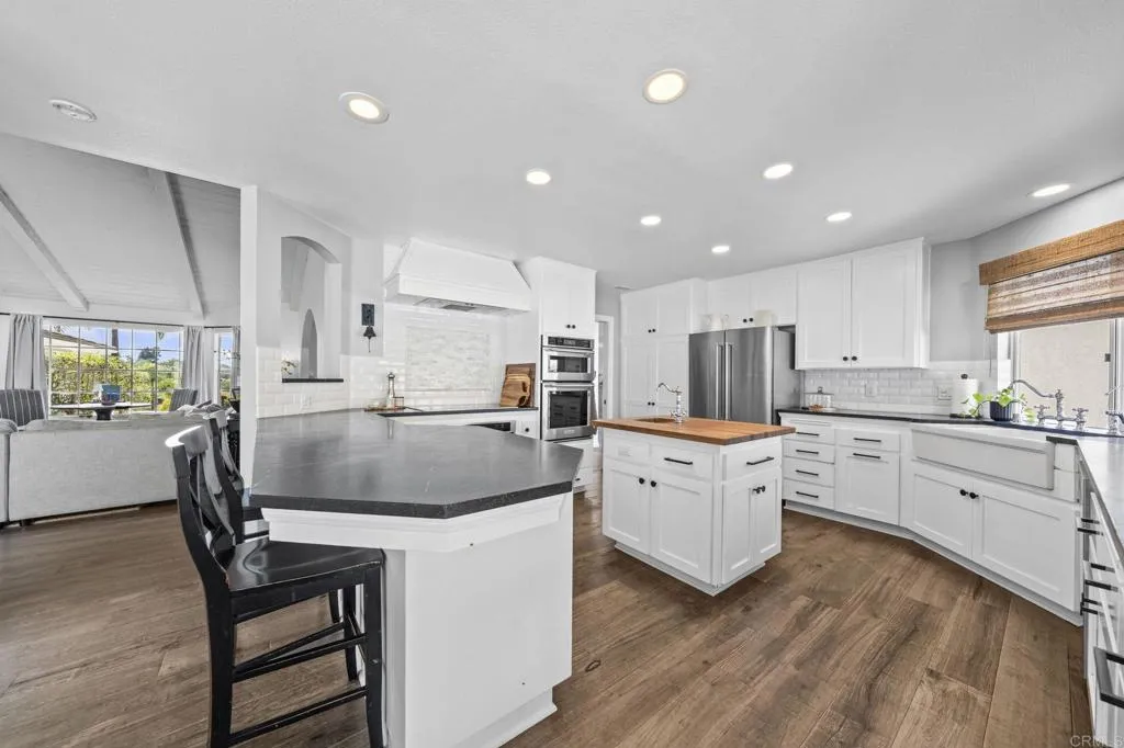 https://cdn.realtyfeed.com/cdn/127/306735977/92e7b6823c354e5229ee03d96ab1ff3d.webp