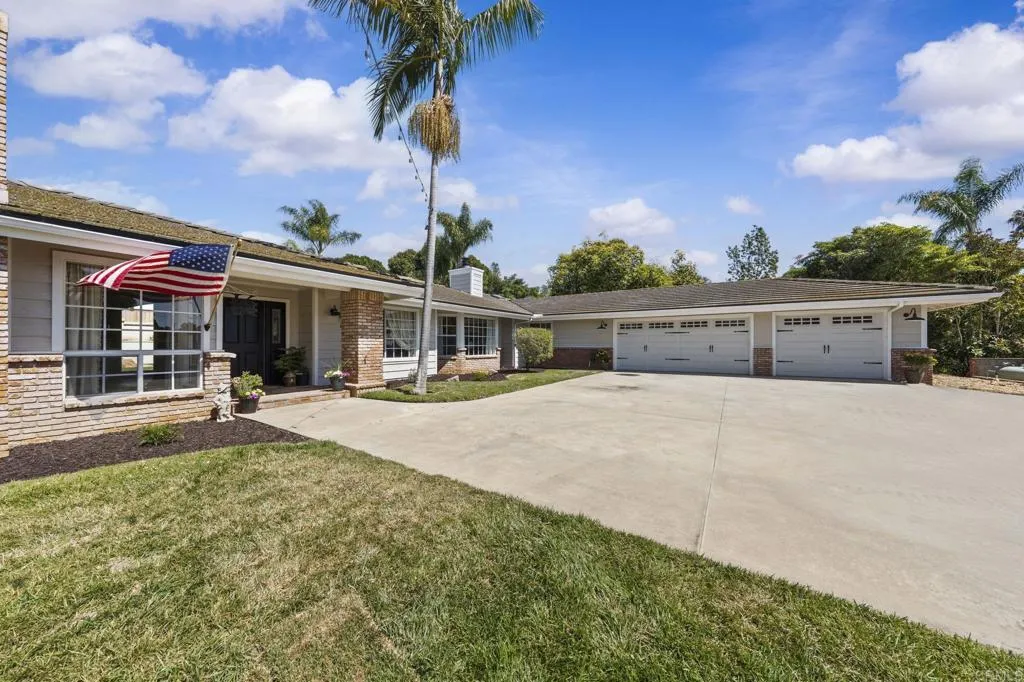 https://cdn.realtyfeed.com/cdn/127/306735977/ae42a7ca4cf7bf5650a05e1e8655928e.webp