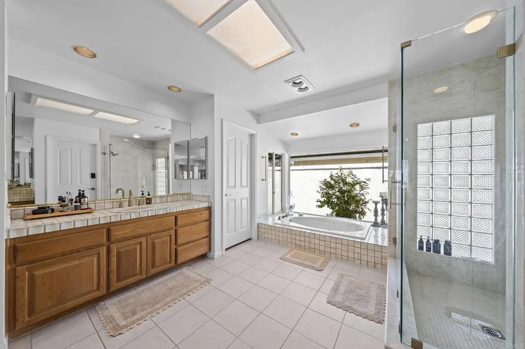 https://cdn.realtyfeed.com/cdn/127/306735977/ce526f0acdf01ddb1770f0a3f1e77932.webp