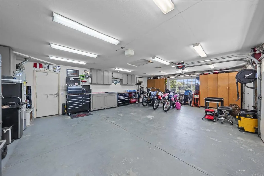 https://cdn.realtyfeed.com/cdn/127/306735977/f7f74da466e2be747c5b46837aa463b0.webp
