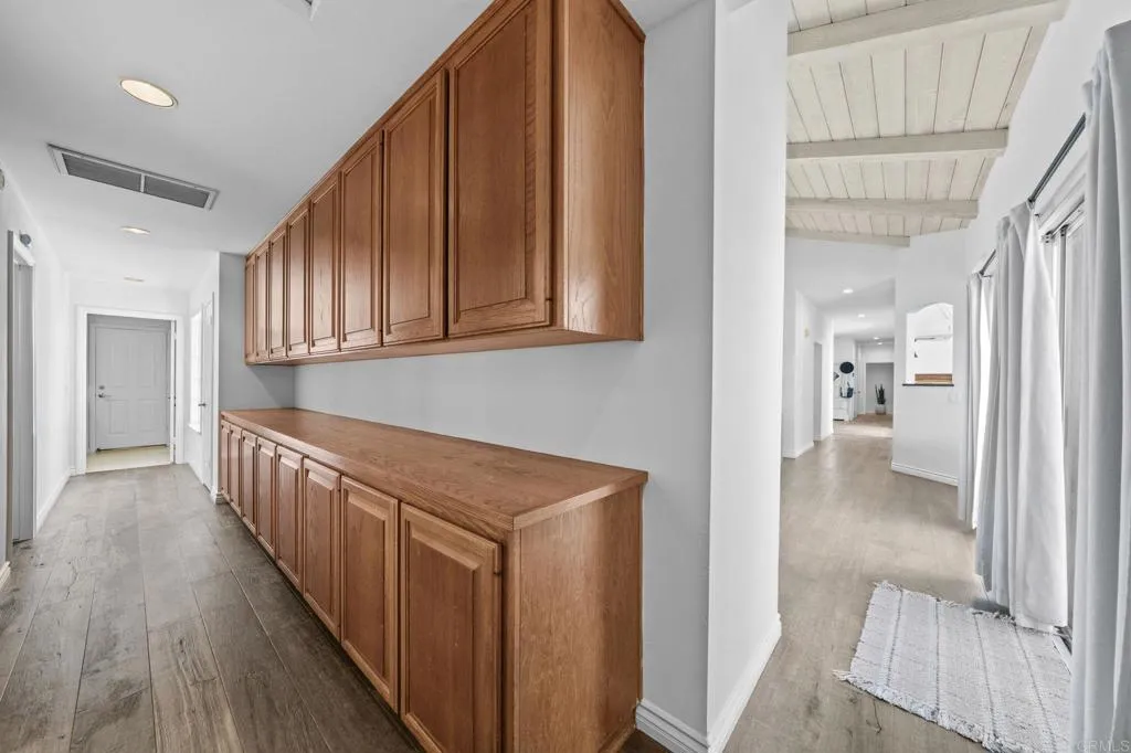 https://cdn.realtyfeed.com/cdn/127/306735977/ff907cd128df7e041ee61138f95f3e8d.webp