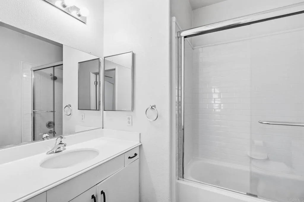 https://cdn.realtyfeed.com/cdn/127/306736052/21b9a7f7b6b2c123b2d9bce89e70b873.webp