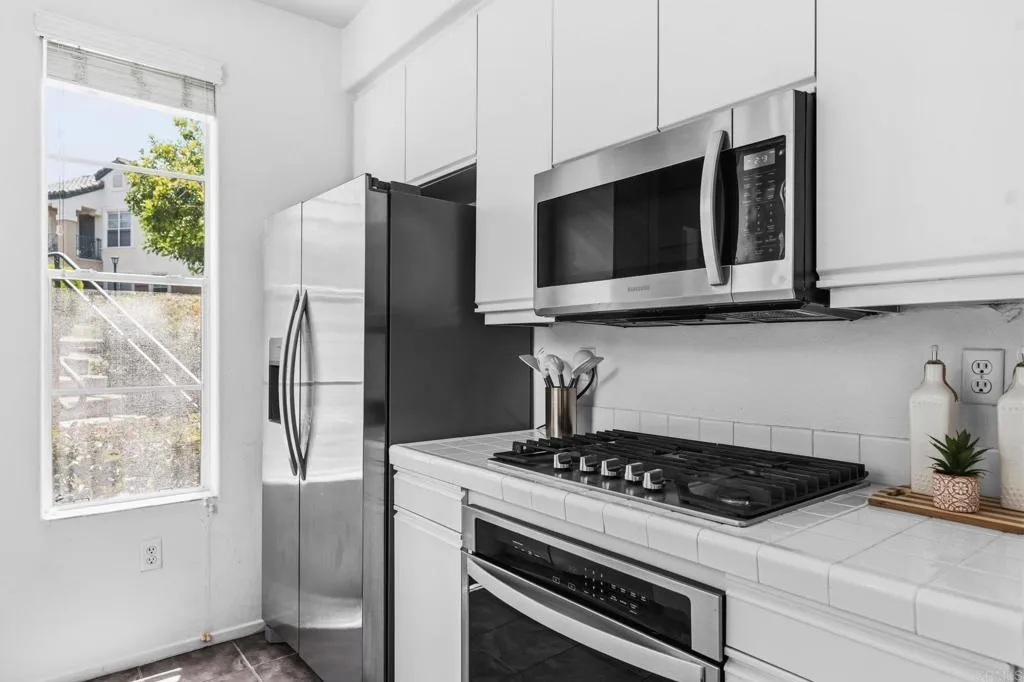 https://cdn.realtyfeed.com/cdn/127/306736052/975523f4d21444faccb2719ae2ff540d.webp