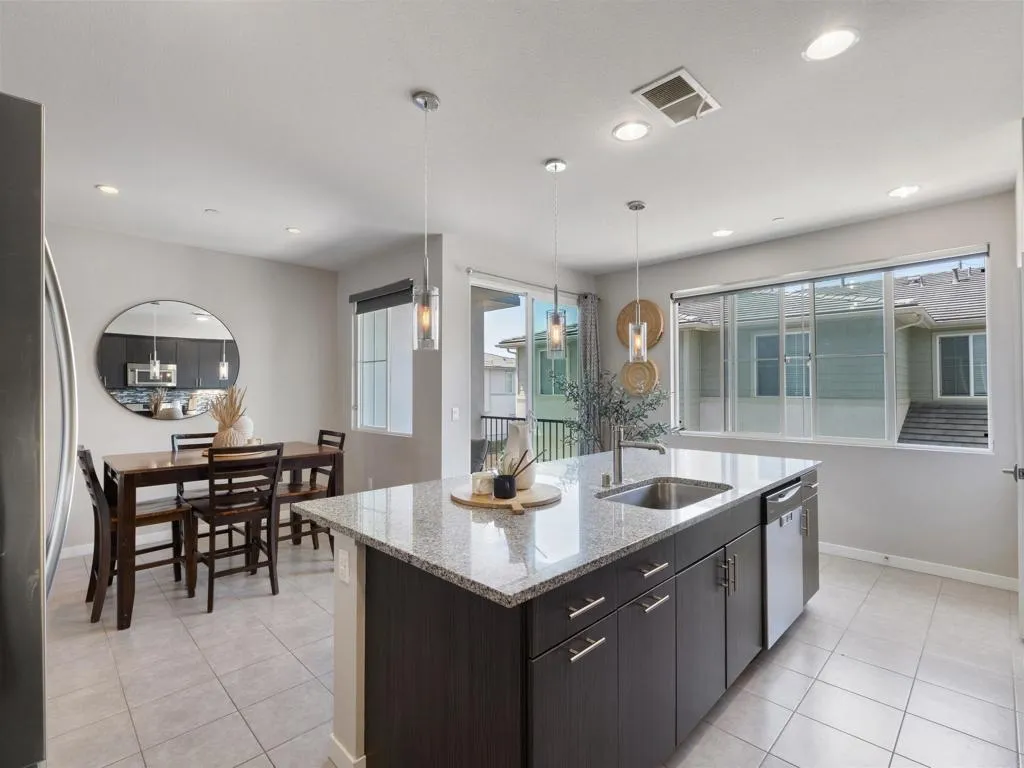 https://cdn.realtyfeed.com/cdn/127/306736092/135cd84f54e4f8dfb80baf2574542687.webp