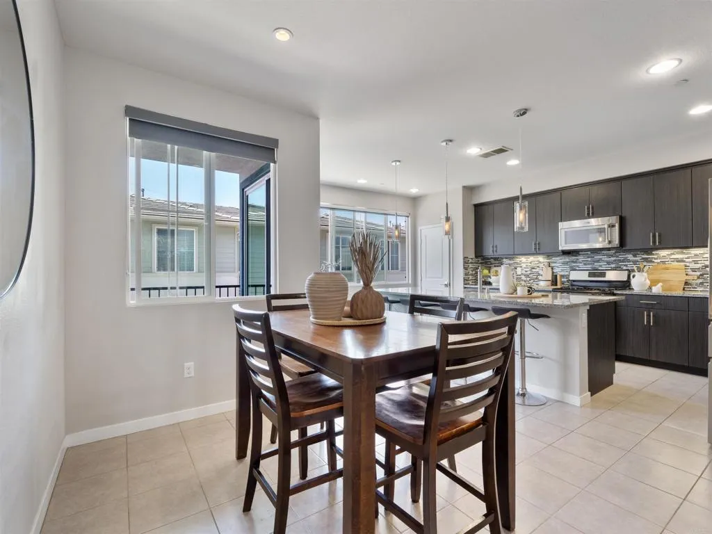 https://cdn.realtyfeed.com/cdn/127/306736092/cfef48049281157776603c85629246be.webp