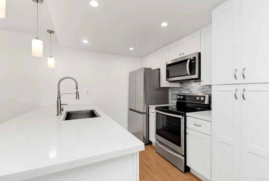 https://cdn.realtyfeed.com/cdn/127/306736160/975f70d71e3001f033baac58045bb9a0.webp