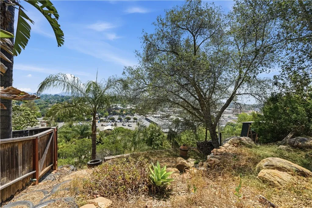 https://cdn.realtyfeed.com/cdn/127/306736178/cfa4a0ea22402fd941f4c073296bafd3.webp