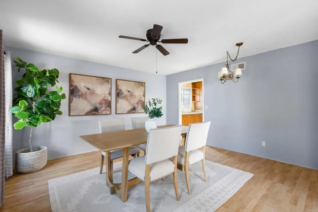 https://cdn.realtyfeed.com/cdn/127/306736214/83cd7d6d1aabf52d655401771a3384ce.webp