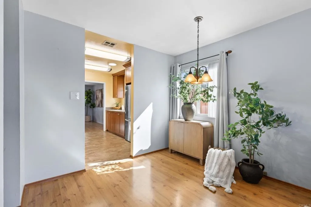 https://cdn.realtyfeed.com/cdn/127/306736214/9d5b0c4ece2034e639443db8f303fa73.webp