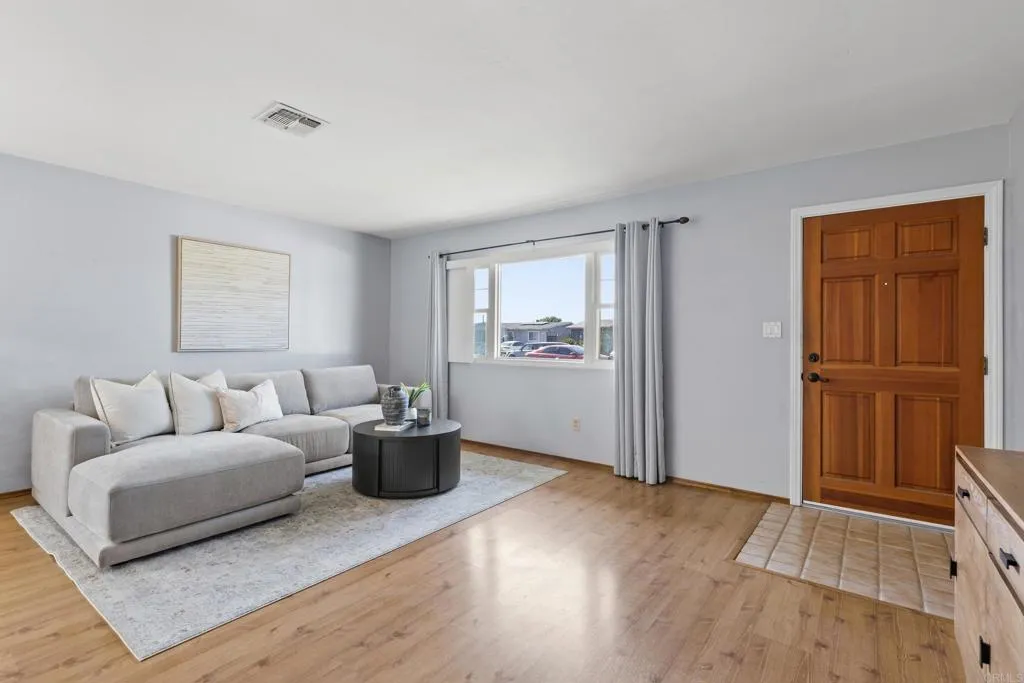 https://cdn.realtyfeed.com/cdn/127/306736214/ab11c59db31ffd351242aedea9595e2d.webp