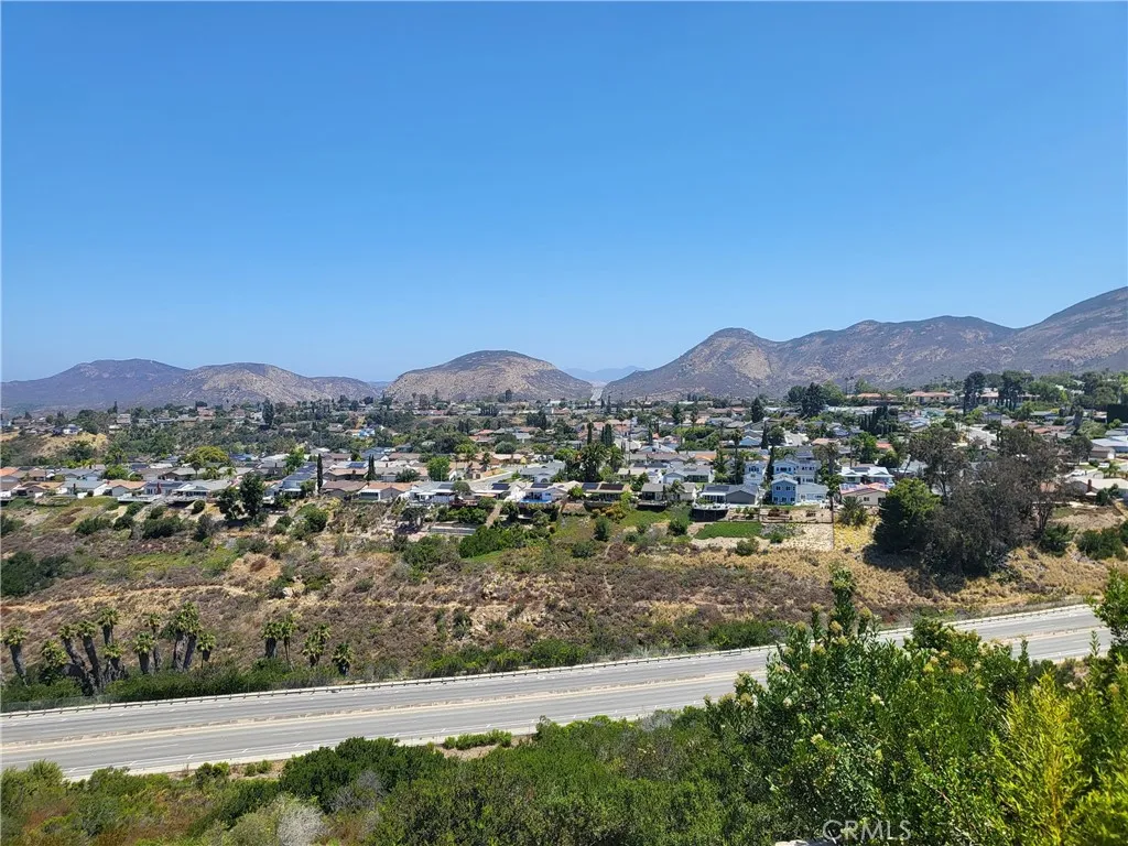 https://cdn.realtyfeed.com/cdn/127/306736217/7cd755ee709fbaef54b7d6b8c1ffdff7.webp