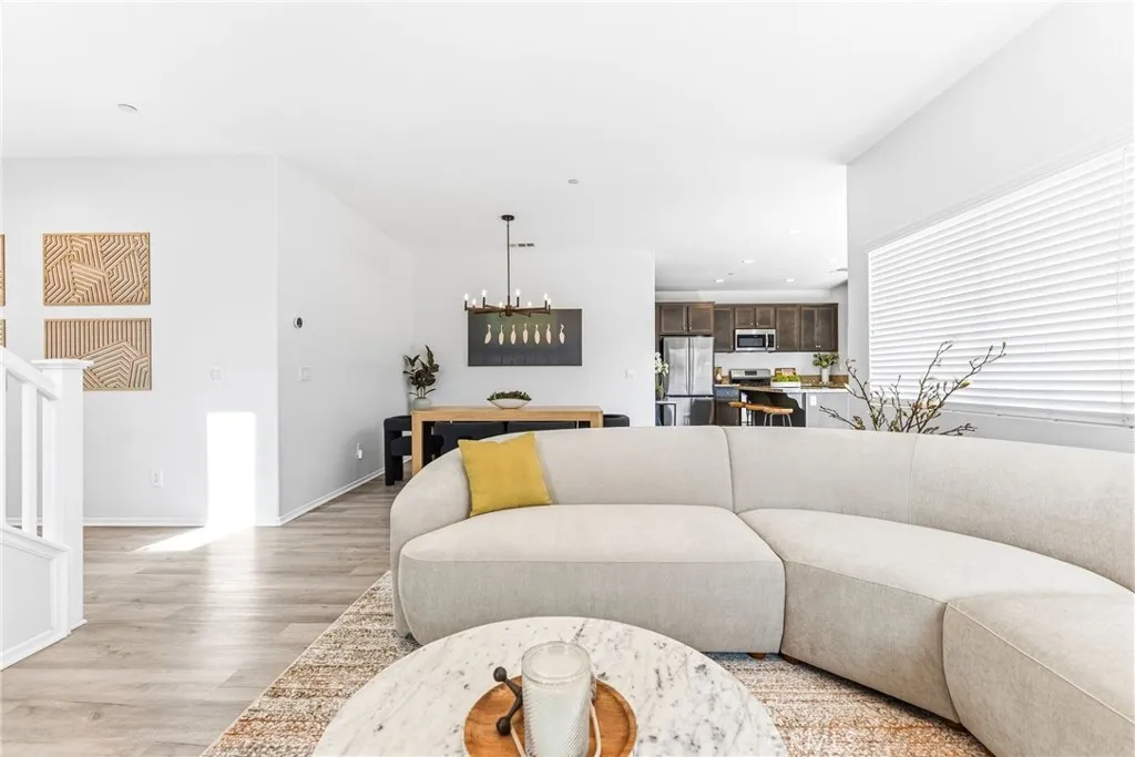 https://cdn.realtyfeed.com/cdn/127/306736242/18fd41eb05d08e952abfe5e9da15a055.webp