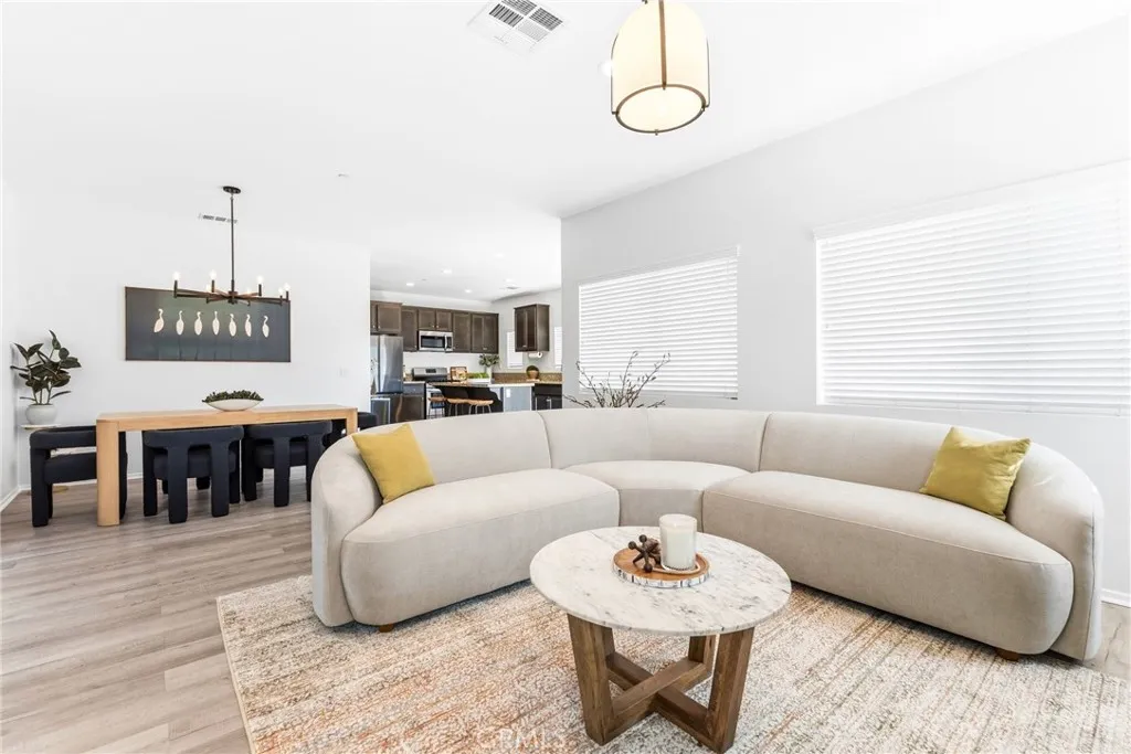 https://cdn.realtyfeed.com/cdn/127/306736242/485956d6bcf11e20d5a443aa8131c10a.webp