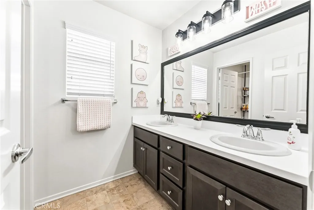 https://cdn.realtyfeed.com/cdn/127/306736242/77450f9c50a94daa347be4b1f561e3d6.webp