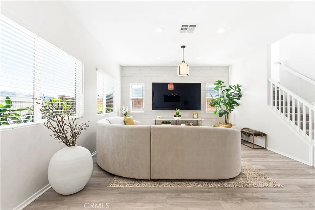 https://cdn.realtyfeed.com/cdn/127/306736242/88c34de18661e4363ef6eb42cee63767.webp