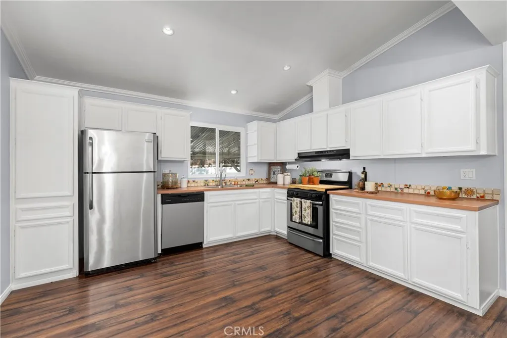 https://cdn.realtyfeed.com/cdn/127/306736253/0461888ed9e02aabdb221f2017ac9432.webp