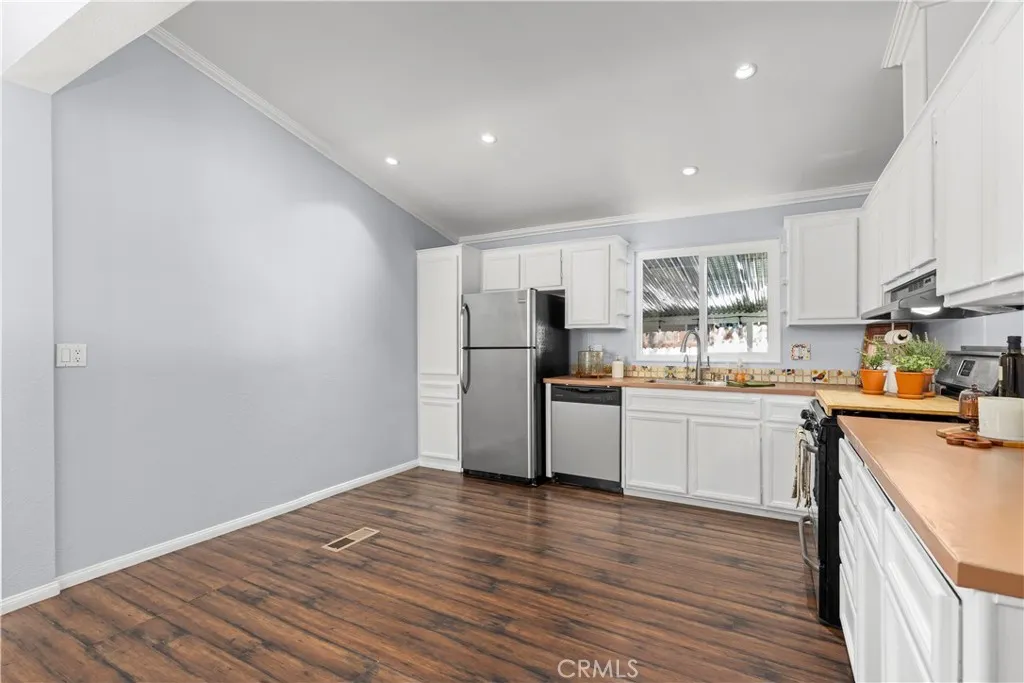 https://cdn.realtyfeed.com/cdn/127/306736253/19f92fc411ef7419dd74b87e5878f59e.webp