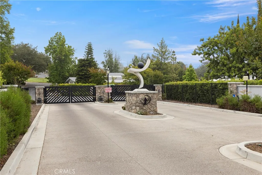 https://cdn.realtyfeed.com/cdn/127/306736253/3e43402085e3a38cabeb1c077a3910df.webp