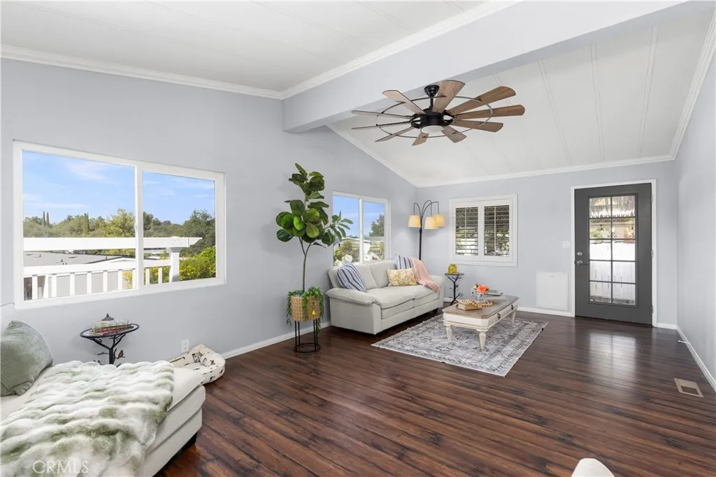https://cdn.realtyfeed.com/cdn/127/306736253/acceb17d06a41ca40ce2179a34bba3a1.webp