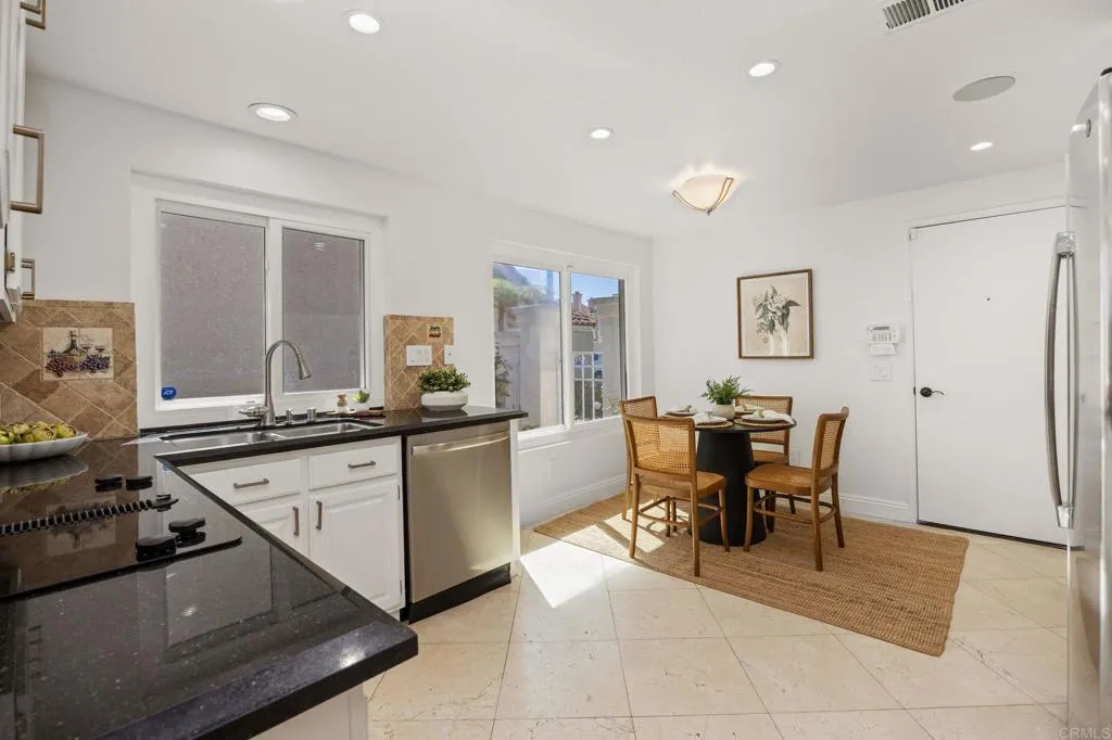 https://cdn.realtyfeed.com/cdn/127/306736269/6b2f9c33fd8b3fac5486649b5600bc9d.webp