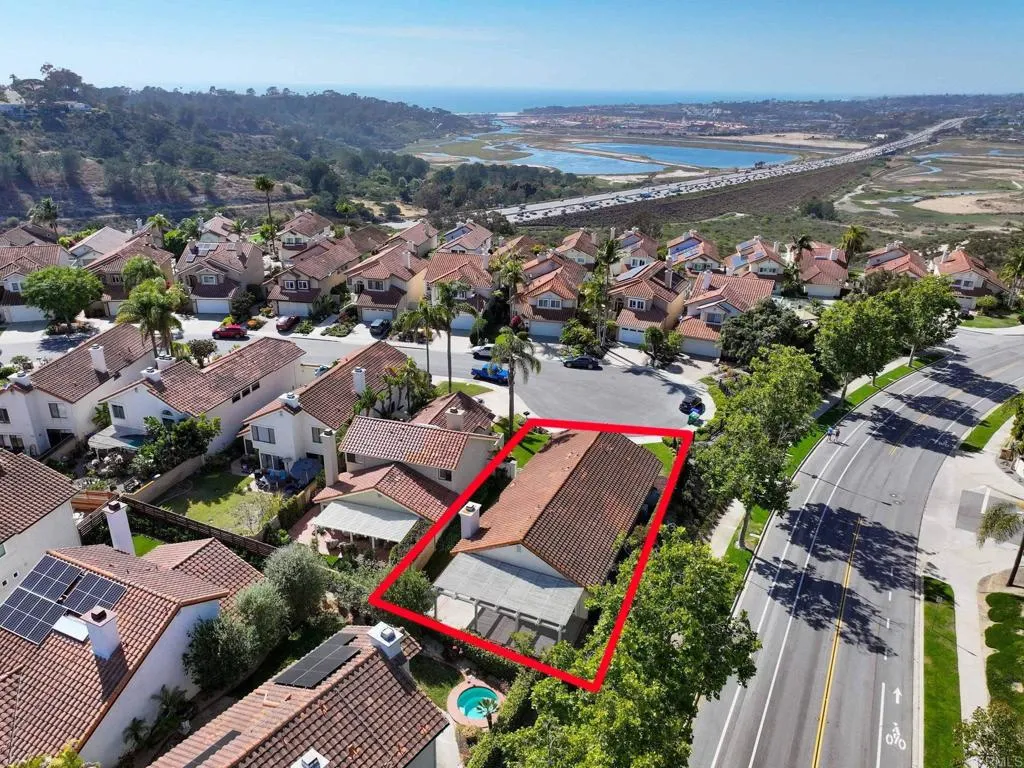 https://cdn.realtyfeed.com/cdn/127/306736269/9592d06f154c788f74f84ad254ba1e33.webp