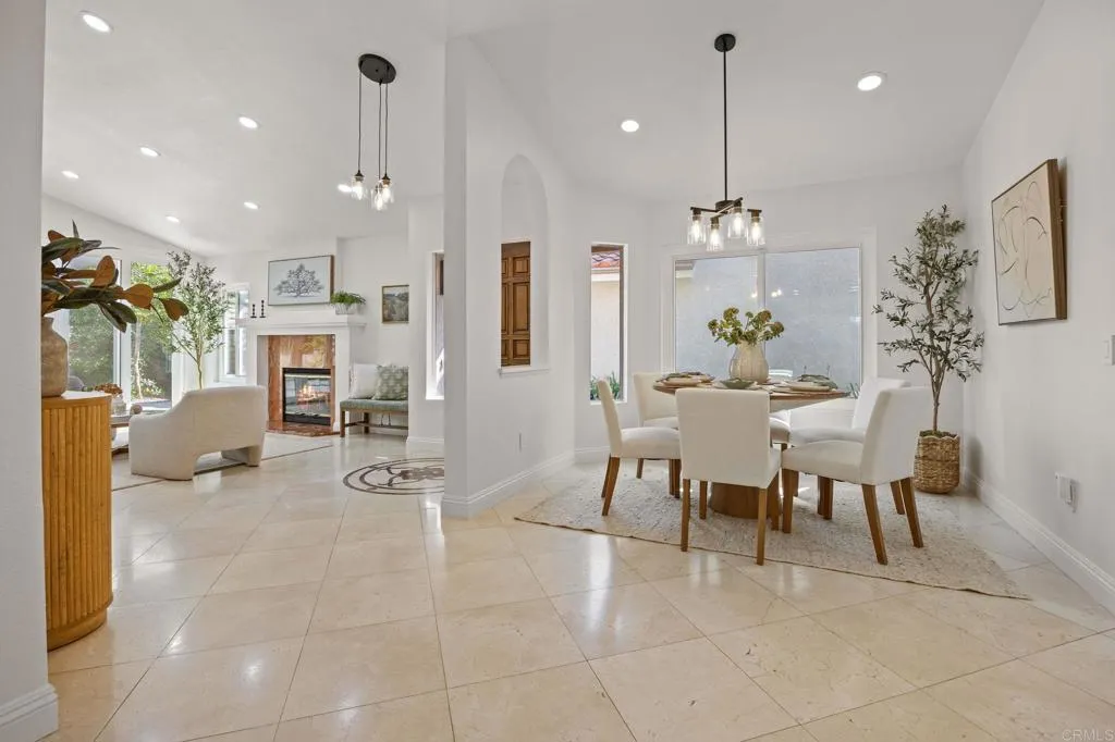 https://cdn.realtyfeed.com/cdn/127/306736269/bdbb38b36bb1118f4d9d618266199f08.webp