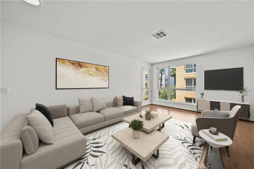 Woodland Hills, CA 91367