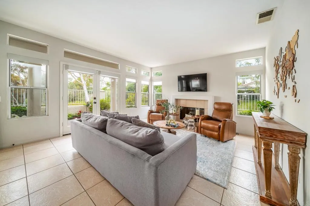 https://cdn.realtyfeed.com/cdn/127/306736334/86ff1f96296c3e53d4c20934809f6752.webp