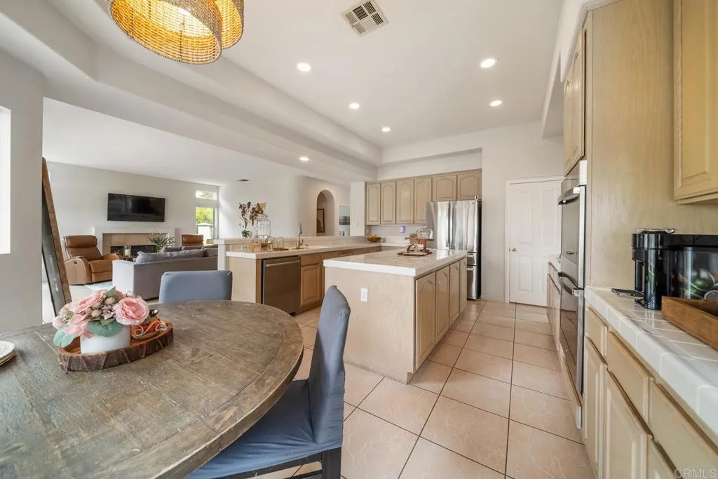 https://cdn.realtyfeed.com/cdn/127/306736334/cd69298ecdfd515873ad9e89884b8491.webp