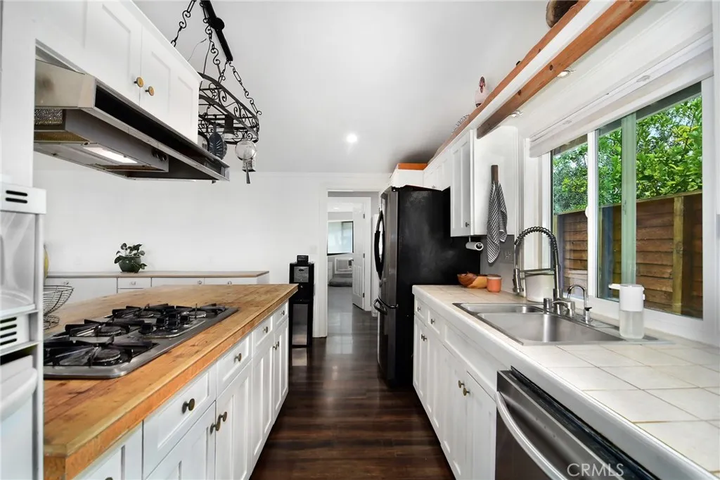Woodland Hills, CA 91367