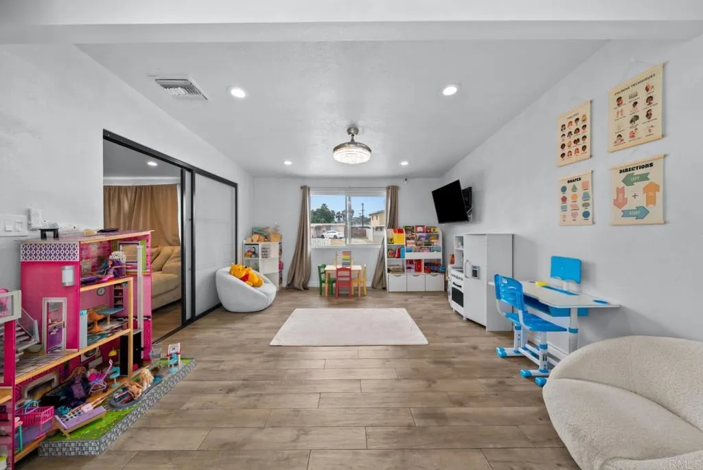 https://cdn.realtyfeed.com/cdn/127/306736473/02a23413d44a45936a6b2cb4e03ff869.webp