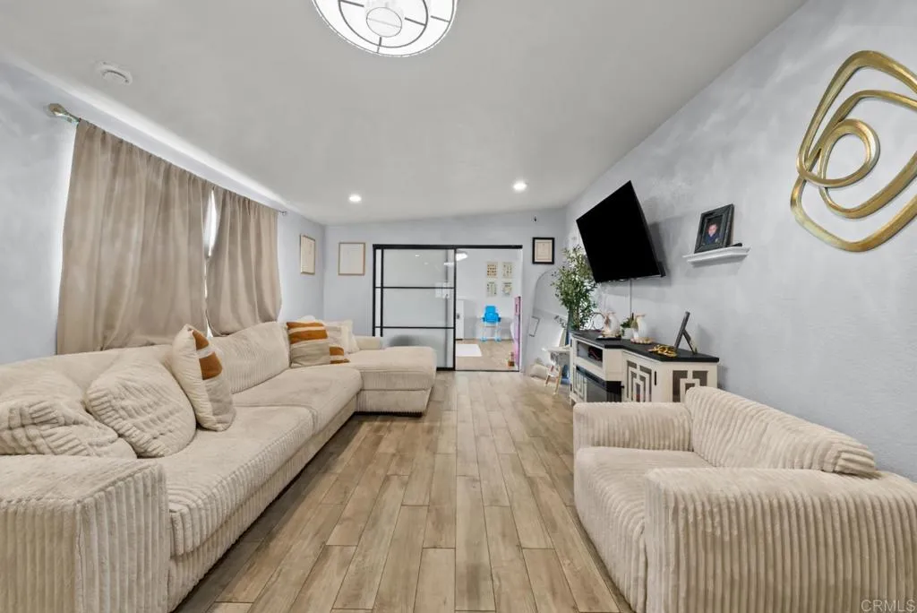 https://cdn.realtyfeed.com/cdn/127/306736473/170ee2be502e4adf34e940b67be78ecf.webp