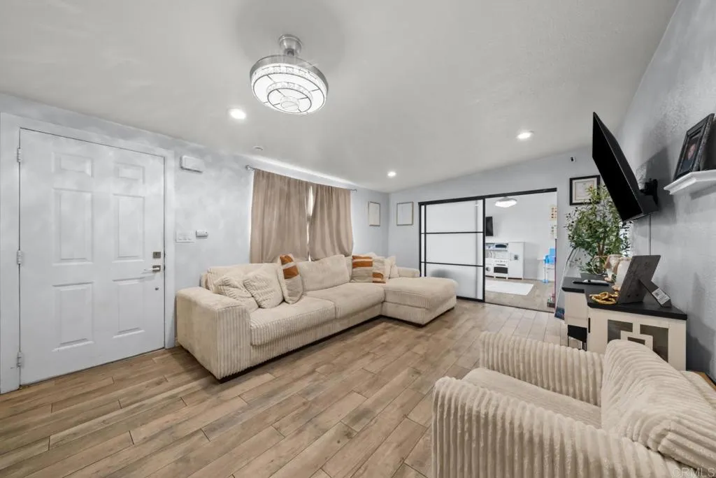 https://cdn.realtyfeed.com/cdn/127/306736473/4d3df28b3854c444656f92d431352cf5.webp