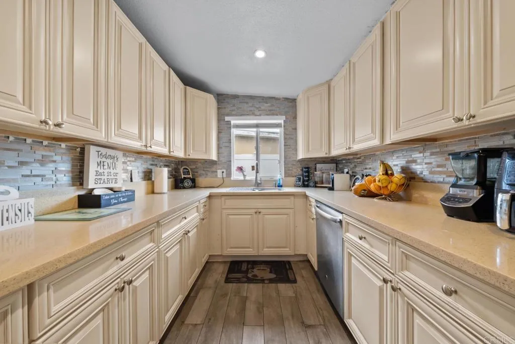 https://cdn.realtyfeed.com/cdn/127/306736473/d321b58f56fe881fbb48c9e4227e279d.webp