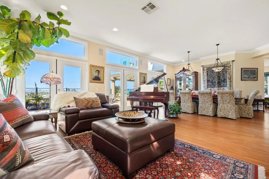 https://cdn.realtyfeed.com/cdn/127/306736530/12ea85a446b1d0466fd4f8a1aa261df1.webp
