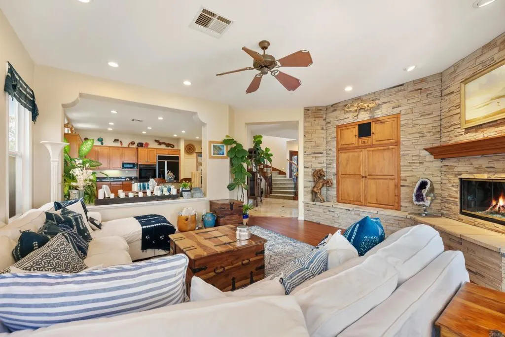 https://cdn.realtyfeed.com/cdn/127/306736530/186993c0c7876735494322a6fee3502b.webp