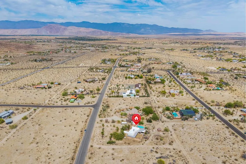 https://cdn.realtyfeed.com/cdn/127/306736546/3691e398037a945bbafbd6f9a5c8b5e3.webp