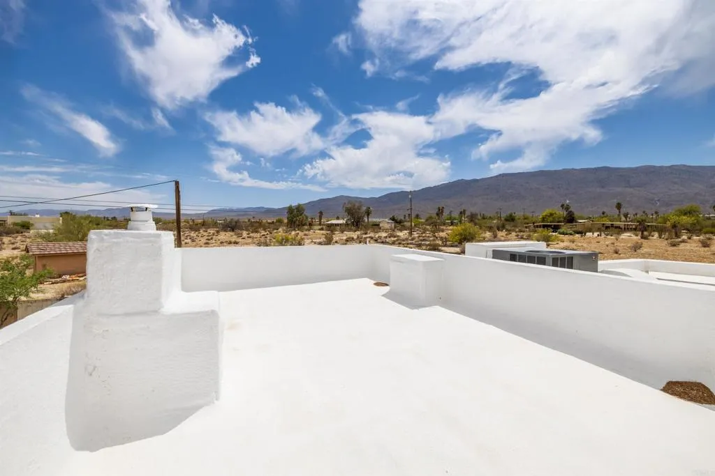 https://cdn.realtyfeed.com/cdn/127/306736546/85c1344703d06e90ee798b4f224929b5.webp
